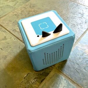 Tonies box with characters and charger!